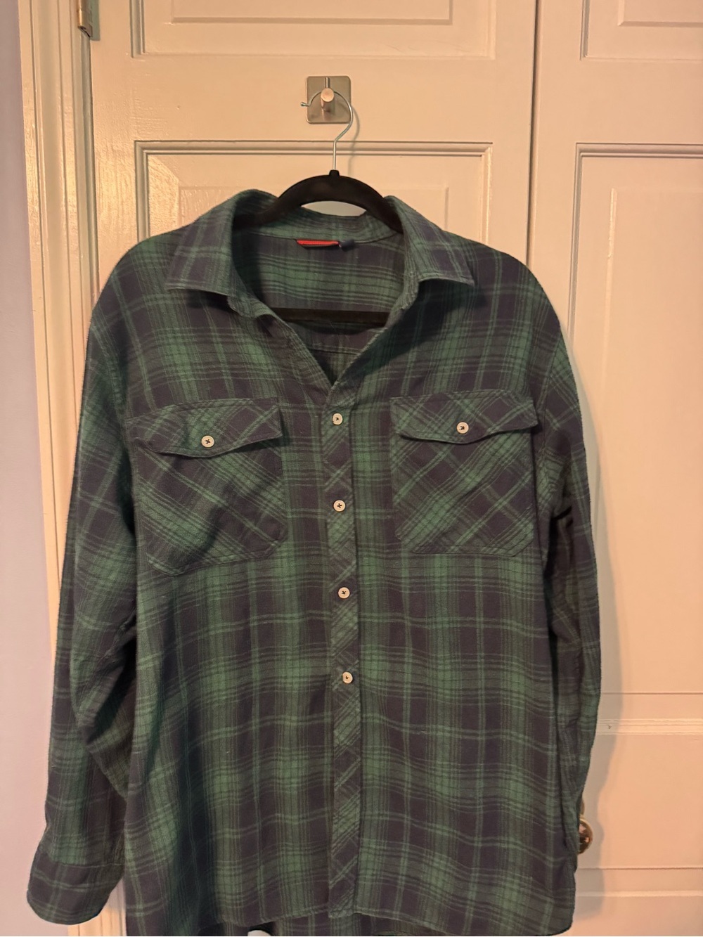 Green & Navy Plaid Men's Button Flannel-Front Shirt. Dual Chest Pockets . XL